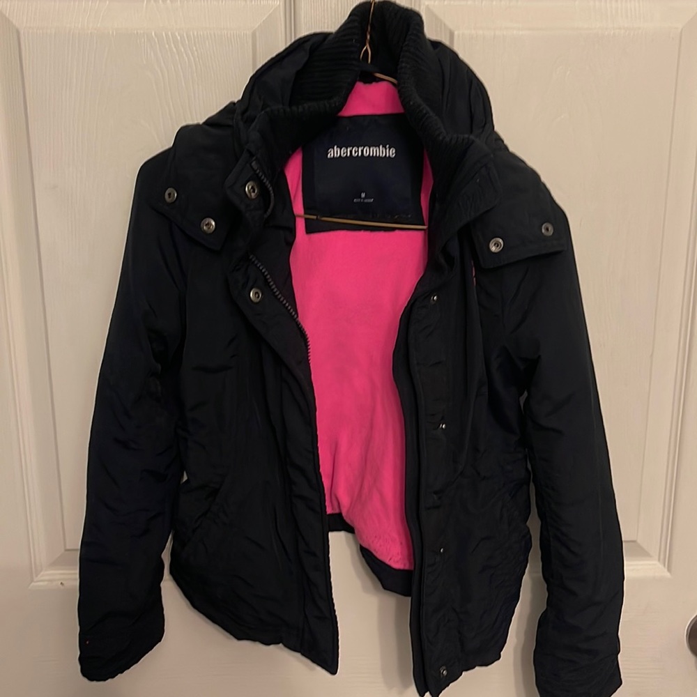 Kids medium coat with hood and neck coverage.